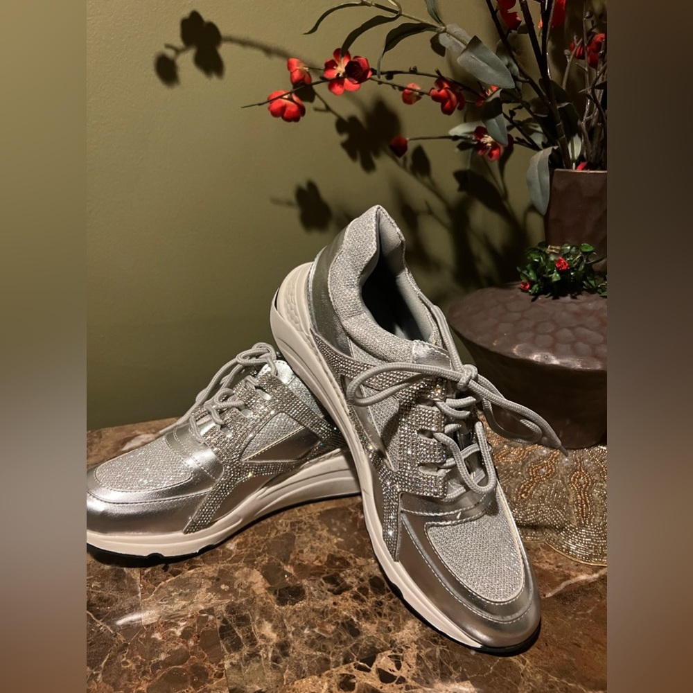 Steve Madden Womens sneakers